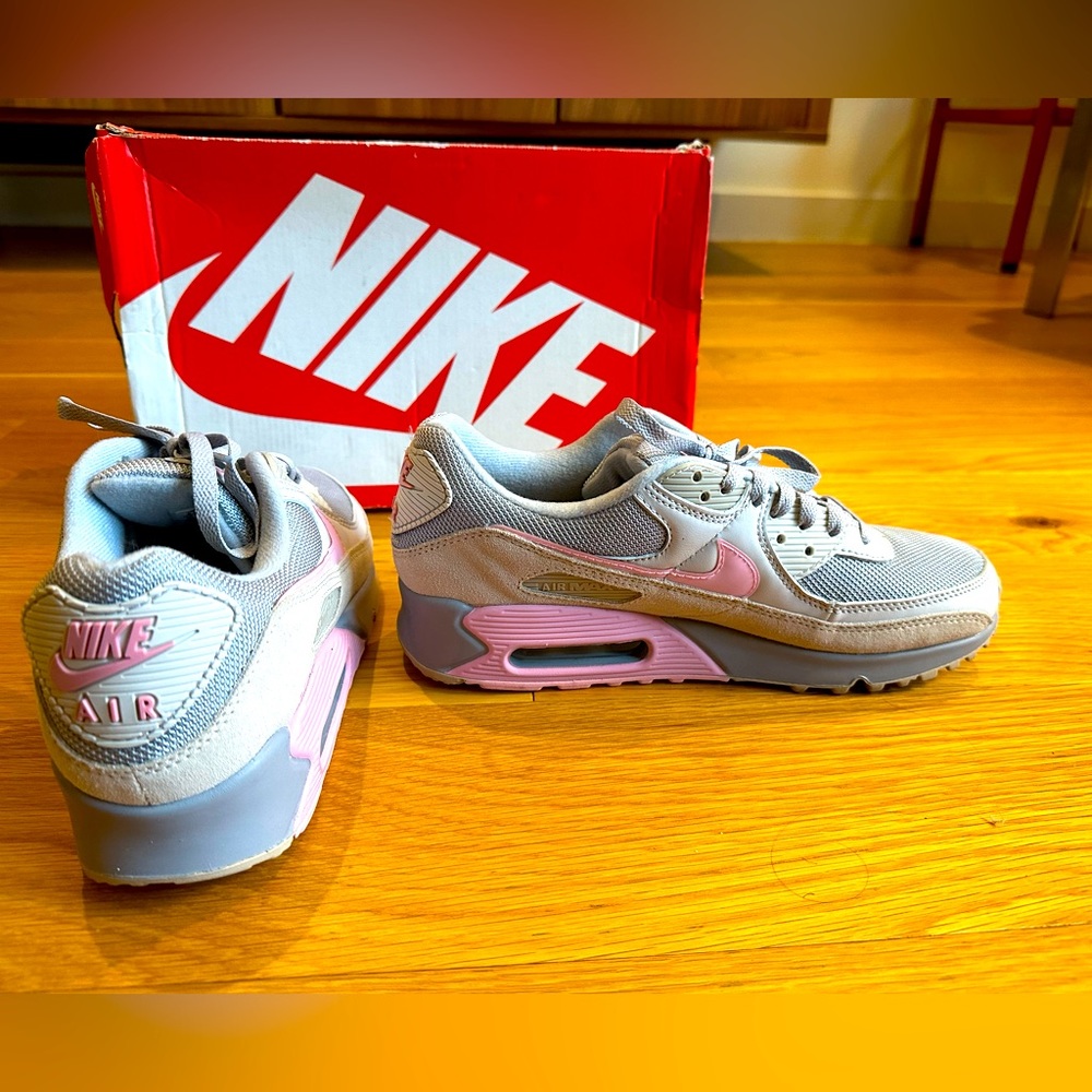 Nike Air Max 90 - Grey & Pink.  Women’s 10.  Men’s 8.5.  Only worn once